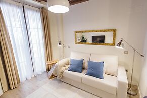 Stay Komodo Byron Suites