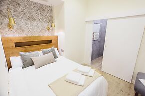 Stay Komodo Byron Suites