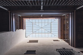 Stay Komodo Byron Suites