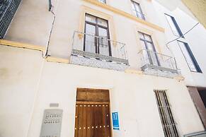 Stay Komodo Byron Suites