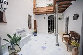 Stay Komodo Byron Suites