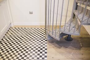 Stay Komodo Byron Suites