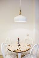 Stay Komodo Byron Suites