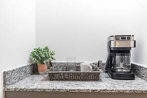 Modern Studio in Downtown Doral