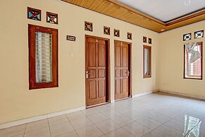 SPOT ON 92515 Timoti Guest House