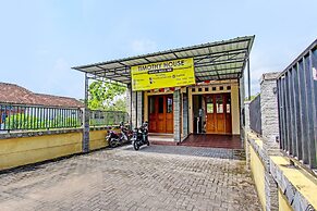 SPOT ON 92515 Timoti Guest House