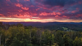 Wellspring by Avantstay Indoor Pool + Views