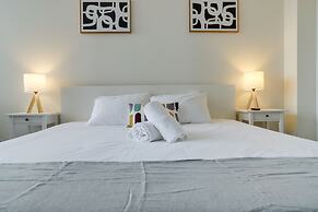 Pentagon City Modern apartment