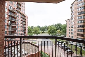 Modern apartment in the center Pentagon