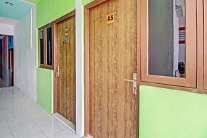 SPOT ON 92531 Pacar Guesthouse