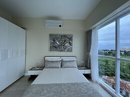 Spacious Oceanview Corner Suite Brand New