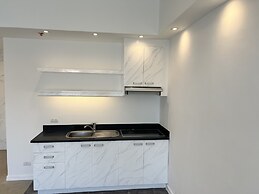 Spacious Oceanview Corner Suite Brand New