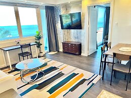 Spacious Oceanview Corner Suite Brand New