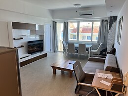 Spacious Oceanview Corner Suite Brand New