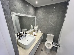 Spacious Oceanview Corner Suite Brand New