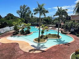 Spacious Oceanview Corner Suite Brand New