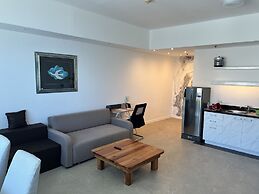 Spacious Oceanview Corner Suite Brand New