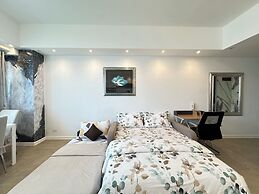 Spacious Oceanview Corner Suite Brand New