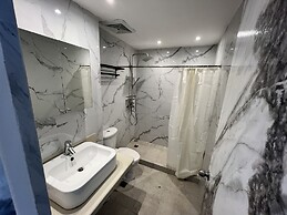 Spacious Oceanview Corner Suite Brand New