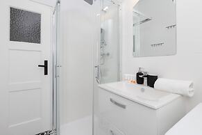 Apartment by the Park Gdynia by Renters