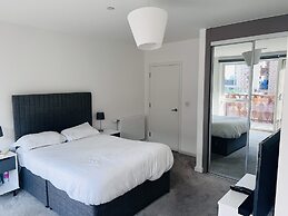 Lovely 1-bedroom With Private Balcony Near Barking