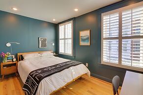 2 Mi to National Mall: Stunning Townhome w/ Patio!