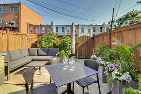 2 Mi to National Mall: Stunning Townhome w/ Patio!