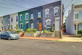 2 Mi to National Mall: Stunning Townhome w/ Patio!