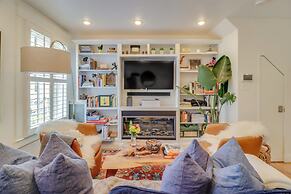 2 Mi to National Mall: Stunning Townhome w/ Patio!