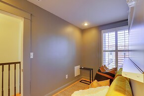 2 Mi to National Mall: Stunning Townhome w/ Patio!