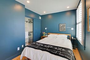 2 Mi to National Mall: Stunning Townhome w/ Patio!