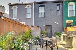 2 Mi to National Mall: Stunning Townhome w/ Patio!