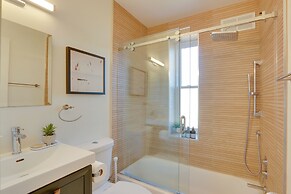 2 Mi to National Mall: Stunning Townhome w/ Patio!