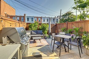2 Mi to National Mall: Stunning Townhome w/ Patio!