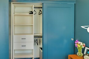 2 Mi to National Mall: Stunning Townhome w/ Patio!