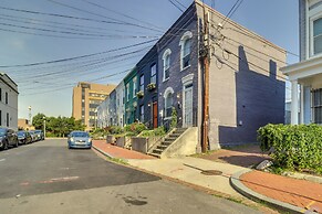 2 Mi to National Mall: Stunning Townhome w/ Patio!