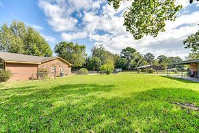 Lovely Montgomery Home ~ 7 Mi to Downtown!