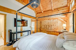 Peaceful Vacation Rental w/ Deck: 5 Mi to Cashiers