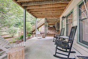 Peaceful Vacation Rental w/ Deck: 5 Mi to Cashiers