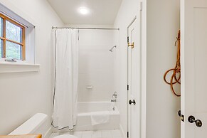 Peaceful Vacation Rental w/ Deck: 5 Mi to Cashiers