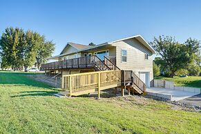 Deck & Yard: Pet-friendly Mcclusky Home!