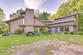 Spacious Villa Retreat: 4 Mi to Lake Charlevoix!