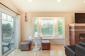 Cozy Waldport Vacation Rental: Steps From the Bay!
