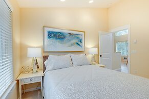 Cozy Waldport Vacation Rental: Steps From the Bay!