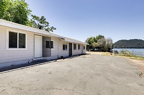 Quiet Lakefront Clearlake Vacation Rental!