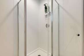 Quiet Lakefront Clearlake Vacation Rental!