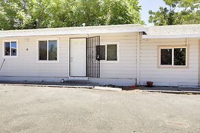 Quiet Lakefront Clearlake Vacation Rental!