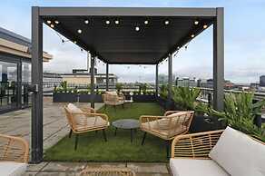 One Bedroom Luxury Flat in City Center