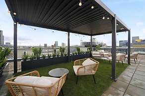 One Bedroom Luxury Flat in City Center