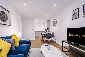 Impeccable 2-bed Apartment in Salford